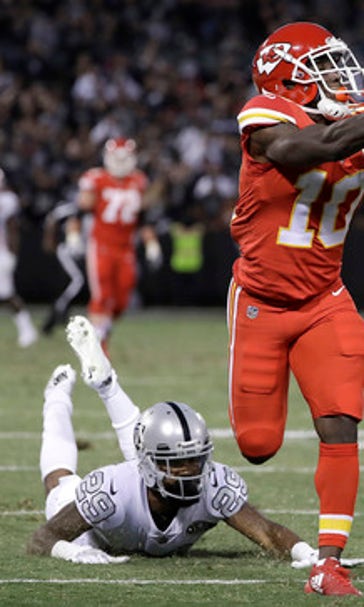 Raiders eke out 31-30 win over Chiefs on Carr's late TD pass